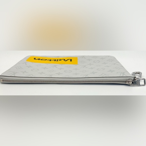 Louis Vuitton White Monogram Antarctica Zip Pouch O-Case Clutch - Picture 8 of 9